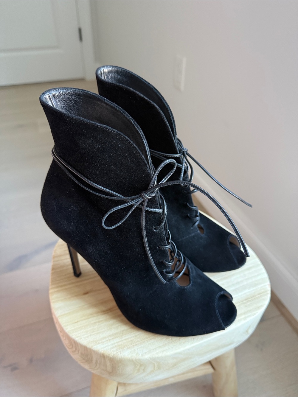 Gianvito Rossi Black Suede Lace-Up Peep Toe Ankle Boots - Picture 4 of 5